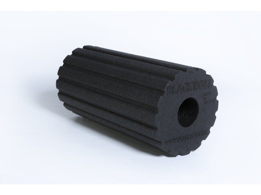 BLACKROLL GROOVE STANDARD – drážkovaný masážny valec 30 × 15 cm, čierny